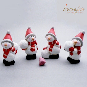 Bonhomme de neige avec boule /4