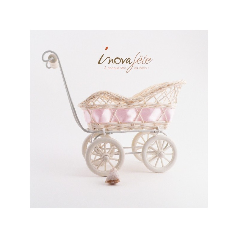 Landau osier blanc, ruban rose, la déco table baptême fille Landau osier blanc, ruban rose, la déco table baptême fille